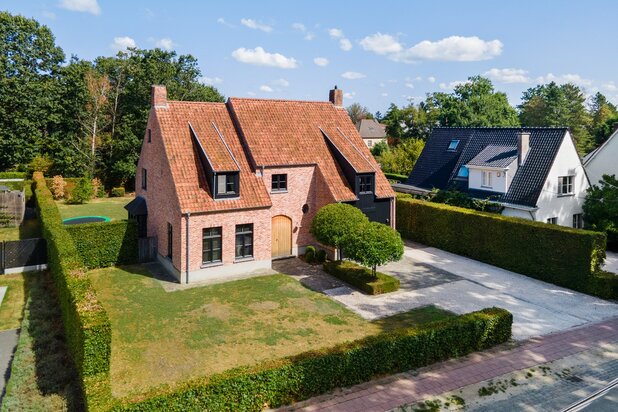 Prachtige villa met 3 slaapkamers, bureau en garage te koop op Toplocatie in Lier!