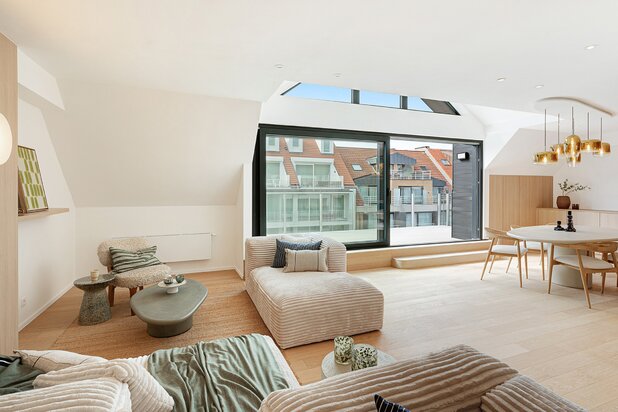 Renovated 4-bedroom duplex in Knokke with 216 m² of space