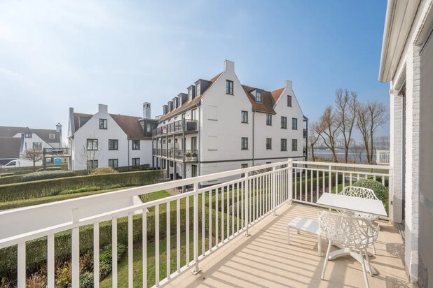 Mooi ongemeubeld appartement in Duinenwater met zijdelings meerzicht