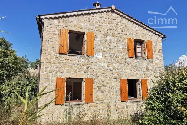 Tènement immobilier de 9 logements avec terrasses et piscine