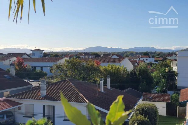 Attique avec vue montagne