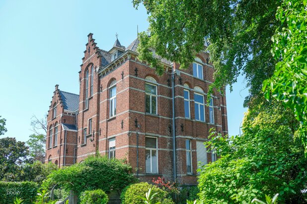 Karaktervolle villa met kasteelallure