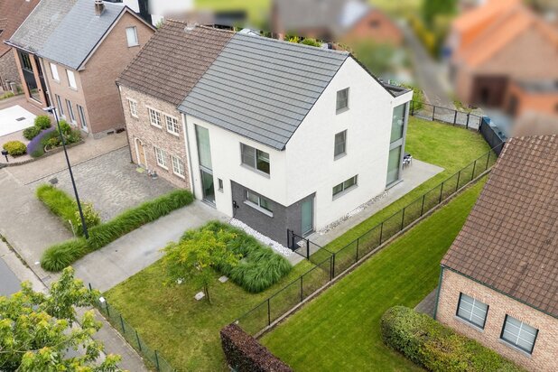 Instapklare energiezuinige gezinswoning met 4 slaapkamers en zonnige tuin