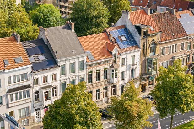 Herenwoning met art nouveau gevel en royale stadstuin