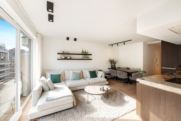 Luxueus gerenoveerd 3-slaapkamerappartement nabij zee.