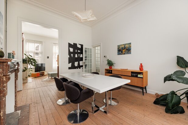 Instapklare en ruime herenwoning (362m²/EPC B) met zalige buitenruimtes op toplocatie te Antwerpen-Zuid: ideaal voor combi wonen/werken!