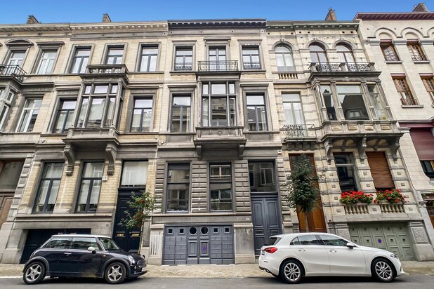 -Elsene - Woning met karakter - tuin - garage
