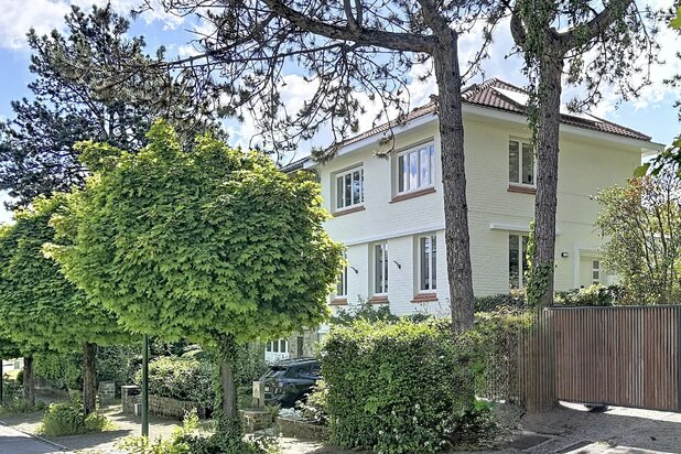 Observatoriumwijk, volledig gerenoveerde driezijdige woning op een perceel van 350m2 gericht op het zuiden.