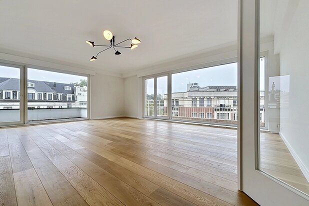 Ixelles- Penthouse de +-152m2 3 chambres- terrasse-Parking