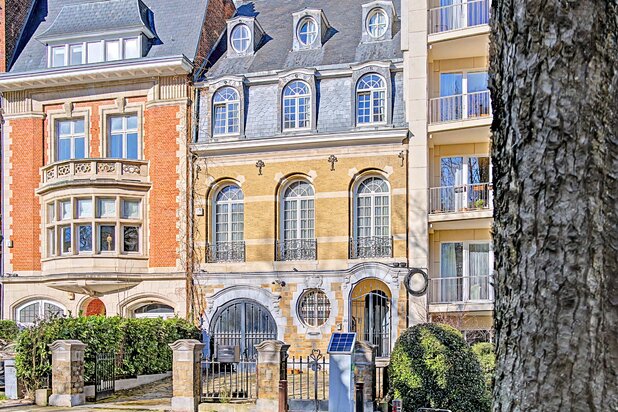 Churchill neighbourhood – Magnificent mansion, renovated mansion with a lift
