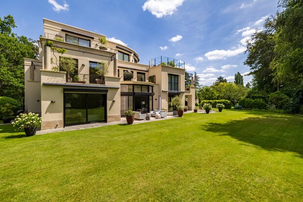 Elegant luxury apartment with private garden signed by Wirtz