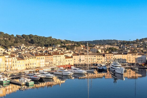 UNIQUE apartment in the port of Saint-Tropez