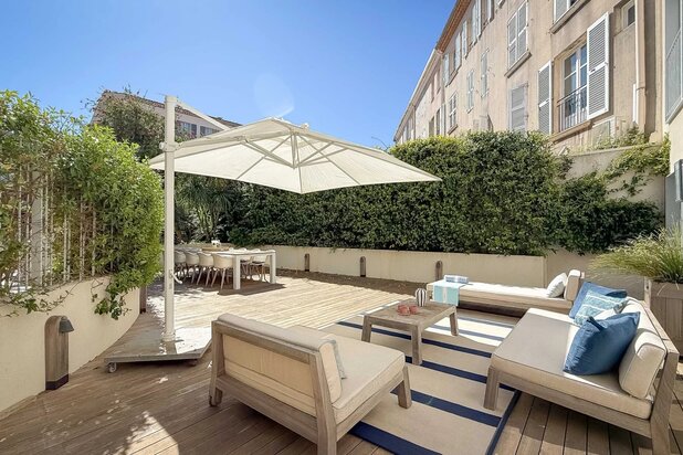 Luxury ground-floor apartment with large terrace – Heart of Saint-Tropez