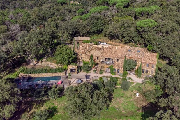 Exclusive property, nestled in the hills overlooking Saint-Tropez, offers breathtaking views...