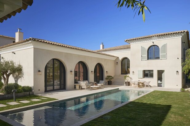 Fully renovated villa, located near 