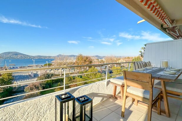 Elegant apartment with panoramic sea view in the heart of Saint-Tropez...