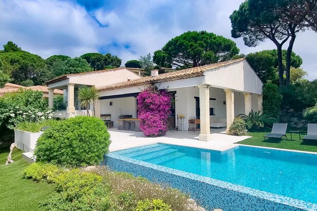 Gigaro – Luxueuze hedendaagse villa met panoramisch zeezicht