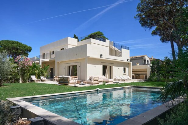 Exceptional contemporary villa within walking distance of the beaches of Saint-Tropez