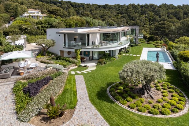 Exceptional property offering an unrivaled view of the bay in Cavalaire-sur-Mer...