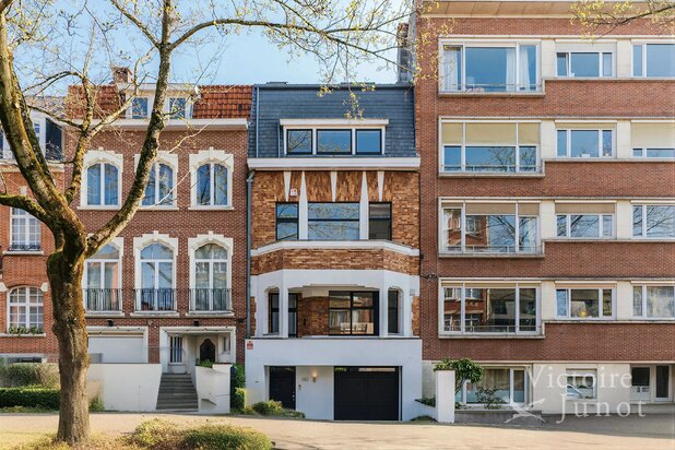 Coghen - Lichte familiehuis met zwembad