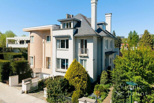 Observatory, superb 4-bed house + study, garden and garage