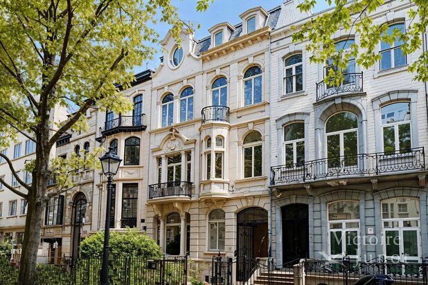 Molière, prachtig Hotel Particulier met grote zuidelijke tuin