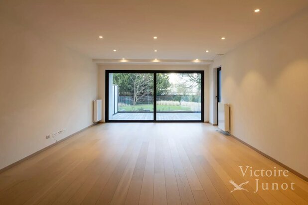 Prachtig apt met 2 slpk, terras van 53 m², garage en kelder