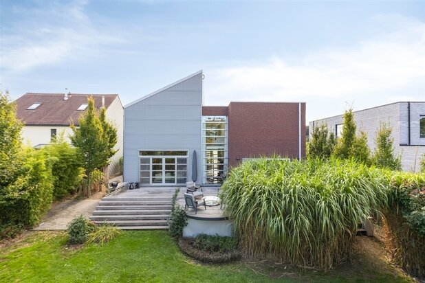 Unieke en ruime villa gelegen in een oase van rust