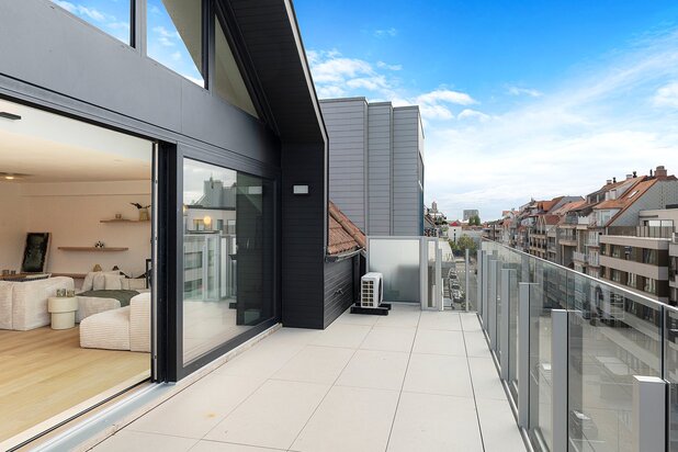 Duplex rénové de 5 chambres à coucher à Knokke, 216 m².
