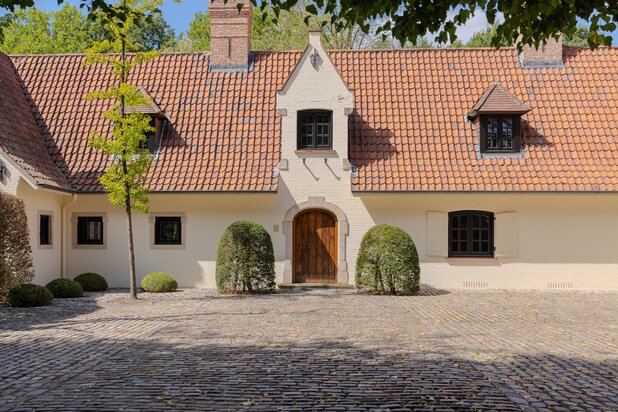 Karaktervolle villa op een uitzonderlijk domein in Hertsberge