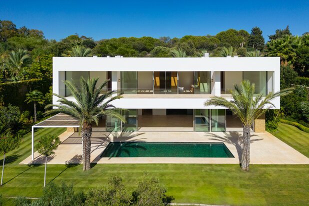 Geweldige moderne villa in Finca Cortesin.