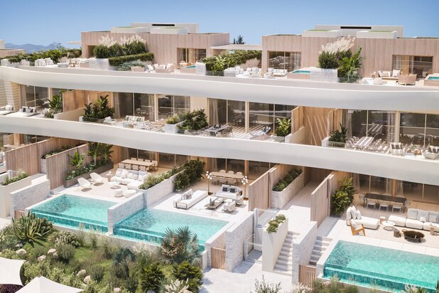 Halfvrijstaande villa in frontlinie strand Marbella Oost, Las Chapas