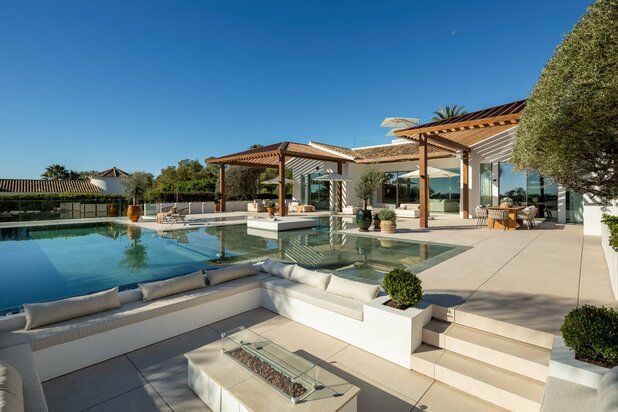 Indrukwekkende villa op toplocatie aan de golfbaan in Aloha, Nueva Andalucia