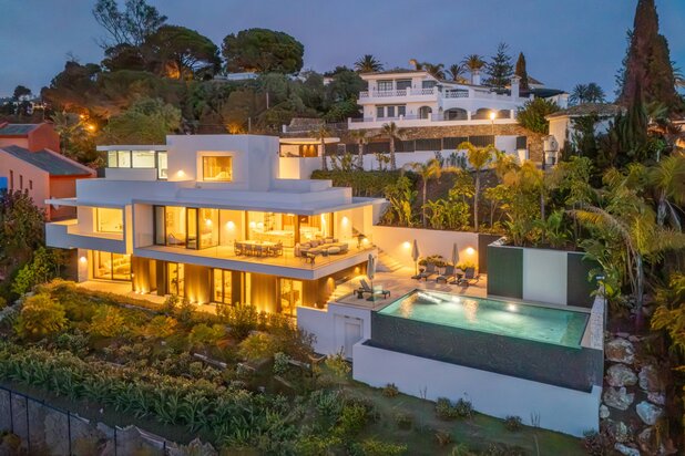 Verfijnde moderne villa met panoramisch zeezicht in El Rosario, Marbella Oost