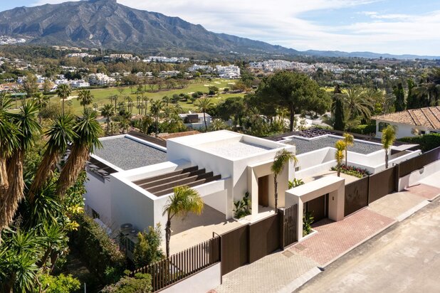 Luxueus wonen omringd door golfbanen en berglandschap in Nueva Andalucía, Marbella