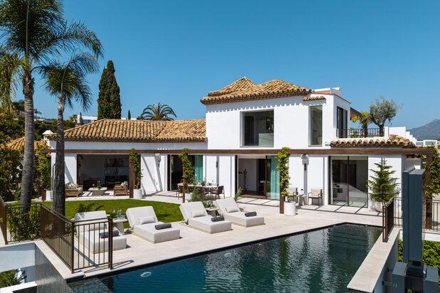 Contemporary meesterwerk van architecturale luxe in El Herrojo, Benahavís