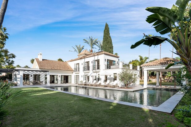 Verfijnde villa gekenmerkt door balans en design in Nueva Andalucía, Marbella