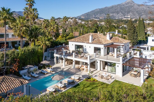 Opmerkelijke villa aan de frontlinie van de golfbaan in La Cerquilla, Nueva Andalucía