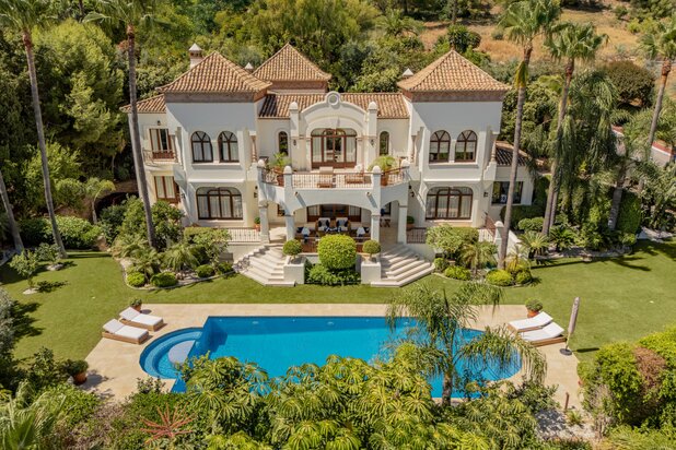 Een voorname mediterrane villa in Sierra Blanca, Marbella