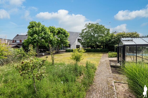 Architectenvilla - industrieel ontwerp, 5 à 6 slpk., 2.228m²