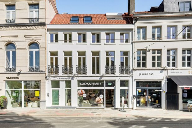 Herenhuis appartement met zicht op oud justitiepaleis