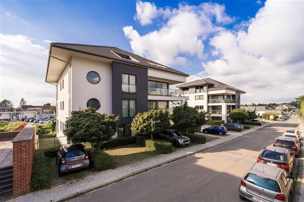 Unique and bright penthouse of approx. 185 m² in Waterloo