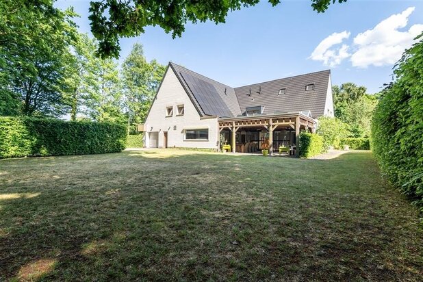 Exclusieve villa met praktijkruimte in het centrum van Brasschaat!