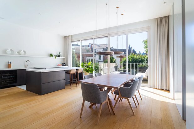 Unique apartment with terrace and parking near the South