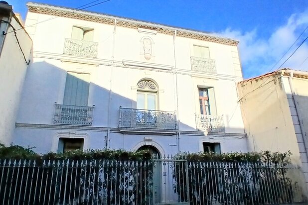 Maison à vendre à Autignac – 7 chambres – 345 m²
