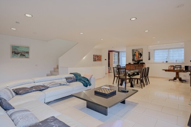Châtelain: Prachtig huis met 3 sl, binnenplaats en terras.