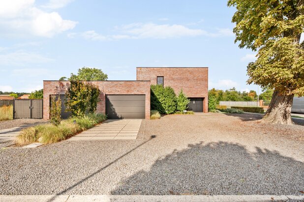 Villa moderne prête à emménager avec espace de bureau