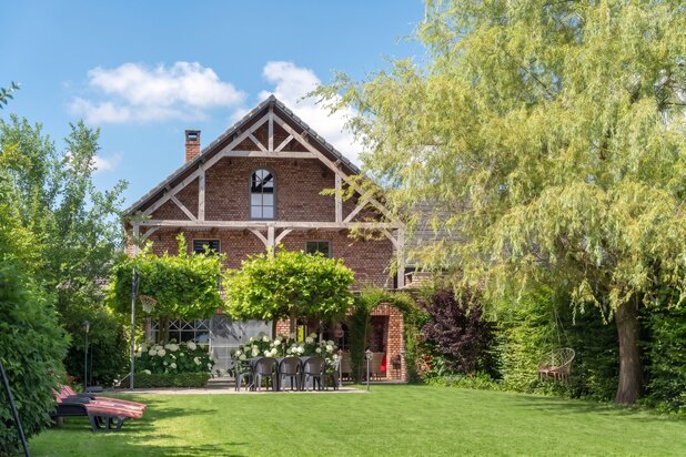 Achêne (Ciney) - Hedendaagse villa met professionele ruimte