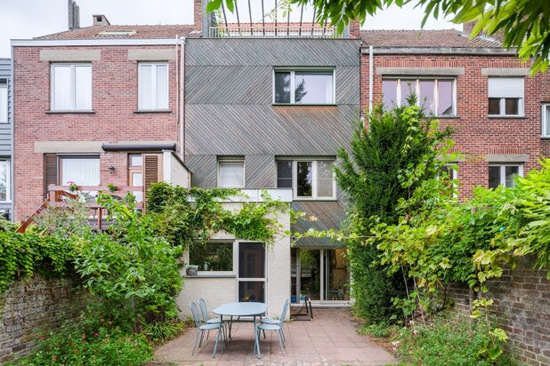 Karaktervolle burgerwoning (225 m²) met romantische tuin, gelegen in de gegeerde stationsbuurt