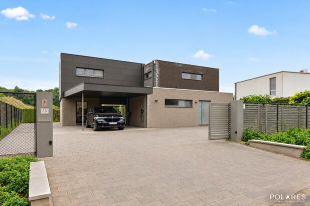 Energy-efficient 5-bedroom villa
